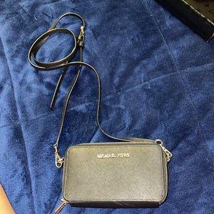 AUTHENTIC MICHAEL KORS CROSSBODY